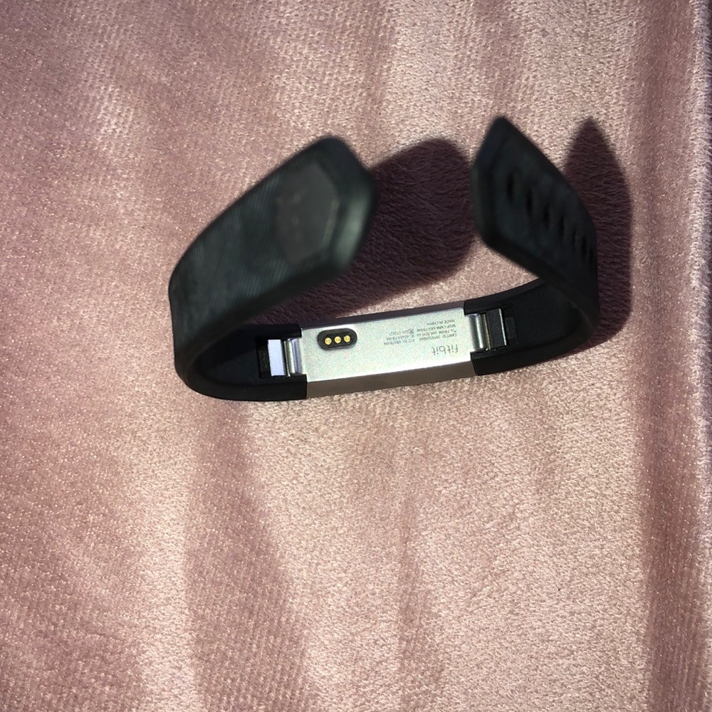 Fitbit with charging cable - Picture 4 of 5